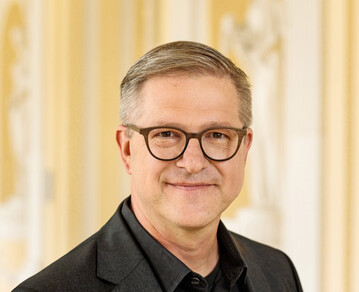 Prof. Frank Brettschneider stellte den Demokratie-Monitor vor.