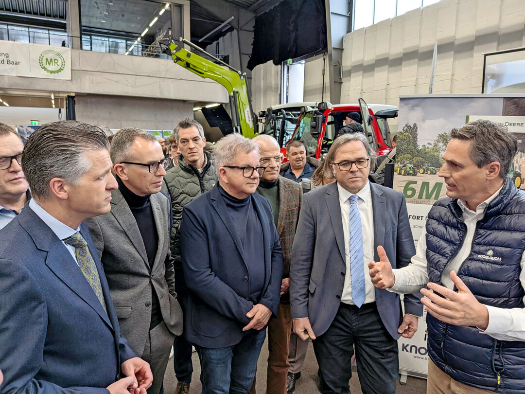 �An der Landwirtschaft h�ngen viele Arbeitspl�tze�, das machten die Aussteller beim Agrartag gegen�ber Kanzleramtsminister Thorsten Frei deutlich. 