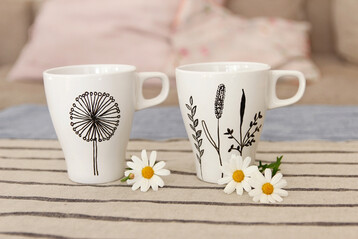 Mit Porzellanstiften lassen sich filigrane Elemente aufs Geschirr bringen.