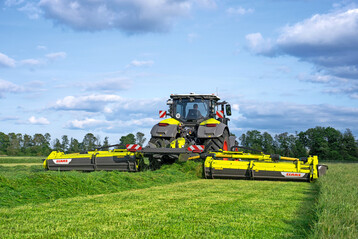 Mindestens 220 PS sind f�r die 10,70 Meter Arbeitsbreite n�tig.