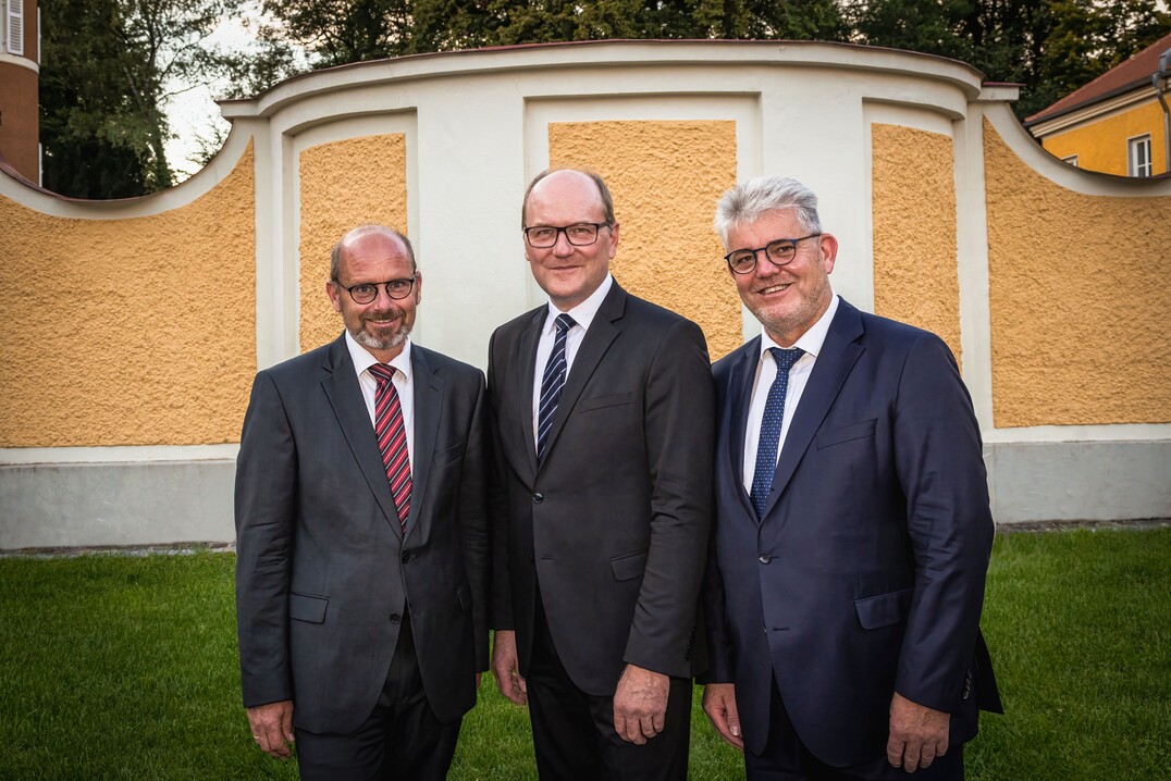 Die neue Vorstandschaft im�Gesamtverband der deutschen
Land- und Forstwirtschaftlichen
Arbeitgeberverb�nde mit (v. l.) Ulrich L�hr, Hans-Benno Wichert und Lutz Eimecke.