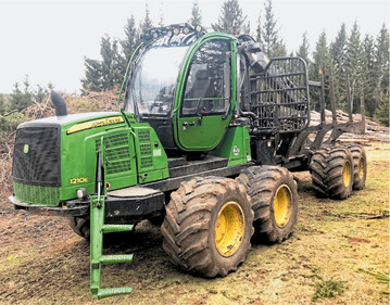 Hochpreisige Maschinen wie so ein R�ckeschlepper werden gerne auch geleast. Wobei jede Finanzierungsform ihre Vorteile, aber auch Nachteile hat. Es kommt ganz auf den Betrieb an.