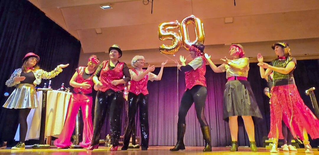 Glanzvoller Auftritt: Die Landfrauen Bachheim feierten nicht nur Fasnet, sondern verbanden dies auch mit ihrem Jubiläum zum 50-jährigen Bestehen.