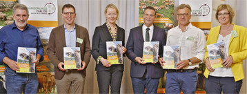 Vier Absender, zwei Empfänger, ein Forderungskatalog (von links): Bernhard Bolkart (BLHV), Johannes Enssle (NABU), Umweltministerin Thekla Walker, Landwirtschaftsminister Peter Hauk, Marcus Arzt (AÖL) und Roswitha Geyer-Fäßler (LBV).