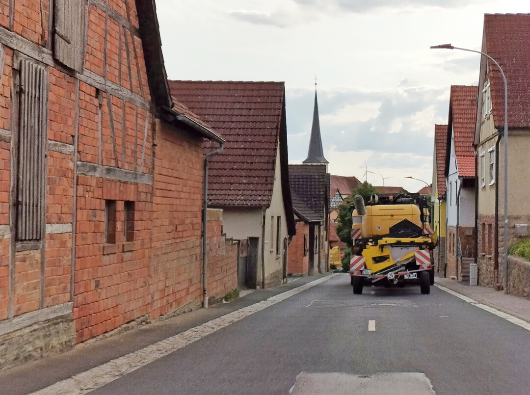 M�ssen gro�e Landmaschinen auf die Stra�e, dann braucht es oft eine Sondergenehmigung. 