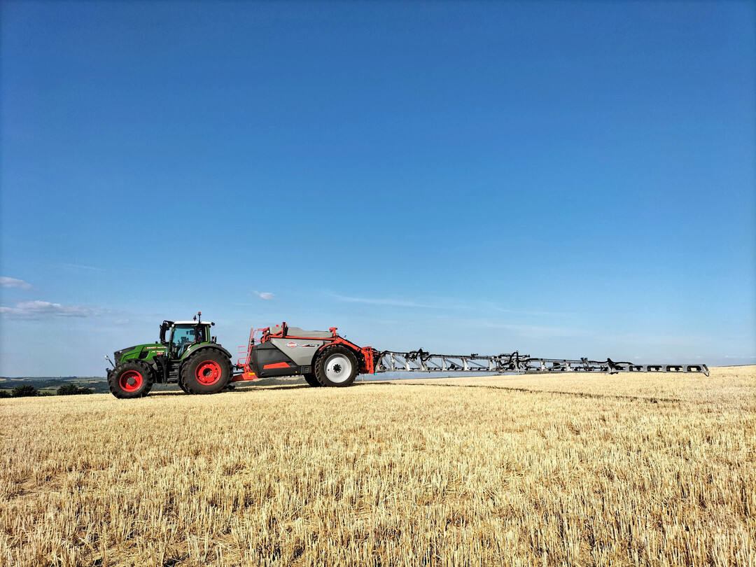 Nur Pflanzenschutzger�te mit einer g�ltigen Pr�fplakette d�rfen aufs Feld.