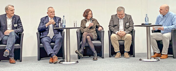 In der Podiumsdiskussion beleuchten Prof. Dr. Horst Lang, Claus Schliecker, Ursula Schockemöhle und Prof. Dr. Andreas von Tiedemann die Änderungen im Konsumverhalten. Die Moderation hatte Eberhard Braun inne (v. l. n. r).