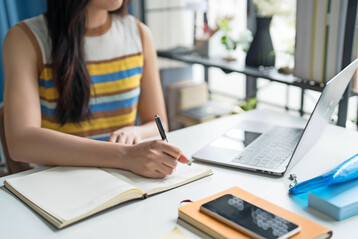 R�umlich und zeitlich unabh�ngig k�nnen Interessierte die Kurse der Virtuellen Akademie Nachhaltigkeit besuchen. Es wird nur ein Computer mit Internetzugang ben�tigt. 