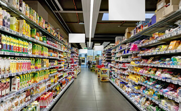 Im Supermarkt ist die Vielfalt an Produkten gro�. Fast jedes tr�gt auch ein Siegel.