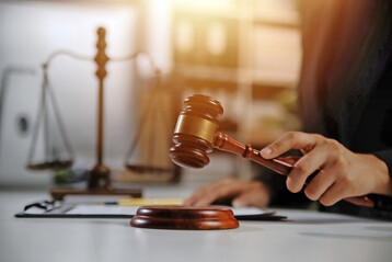 Eigenen Angaben zufolge will die Deutsche Umwelthilfe sicherstellen, dass das Grundwasser in den Roten Gebieten zum Start der aktuellen D�ngesaison nicht noch weiter durch �berm��ige D�ngung belastet werde.