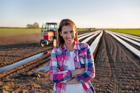 2023 wurden in Baden-W�rttemberg von 37.500 landwirtschaftlichen Betrieben rund 32.100 als Einzel- bzw. Familienunternehmen gef�hrt. Davon haben 3.300 Betriebe eine Frau als Betriebsleiterin.