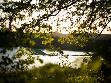 Solarstrom: Durch die kommunale Beteiligung nach � 6 EEG an Solar- oder Windparks k�nnen Gemeinden pro eingespeister Kilowattstunde Solarstrom eine gesetzlich definierte Zahlung erhalten. Die Firma Greenovative nutzt dieses freiwillige Instrument seit Jahren und sorgt so f�r eine direkte finanzielle Teilhabe der Kommunen.