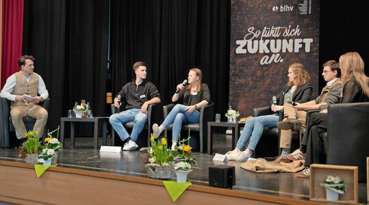 Junge Landwirtinnen und Landwirte diskutieren beim Landesbauerntag über Zukunft, Verantwortung und Verbandspolitik.