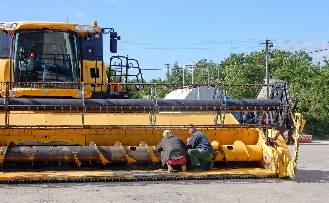 In der Instandsetzung und Erneuerung besch�digter landwirtschaftlicher Maschinen, Lagerinfrastrukturen und anderer Produktionsanlagen sind in der Ukrainischen Landwirtschaft am meisten Sch�den entstanden. 