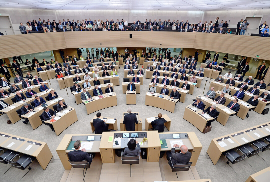 Der neue Landtag kommt laut Sitzungsplan am 12. Mai um 11 Uhr zum ersten Mal zusammen.