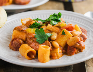 Sa� Fasulye mit Bohnen und Sucuk