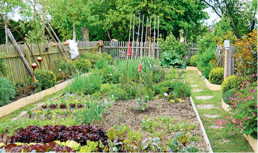 Klein, aber fein. Der Nutzgarten auf dem Raiblehof versorgt die Familie das ganze Jahr �ber mit frischen Zutaten f�r Salate, Gem�sepfannen und Kr�utertees.