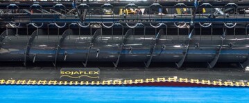 Schneidwerke mit einem flexiblen Tisch sind sind besonders gut f�r den Drusch von Sojabohnen geeignet.