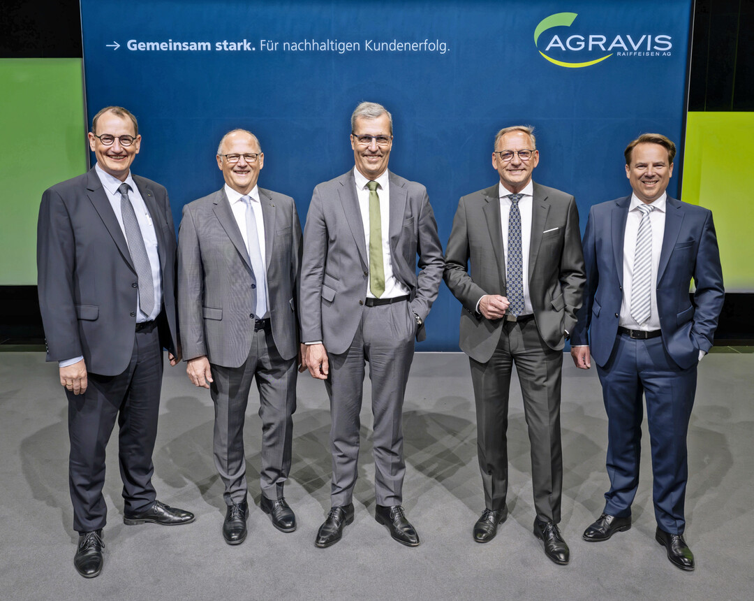 Vorstand und Aufsichtrat, v. l.: J�rg Sudhoff, Hermann Hesseler, Vorstandsvorsitzender Dr. Dirk K�ckler, Aufsichtsratsvorsitzender Franz-Josef Holzenkamp und Jan Heineke.