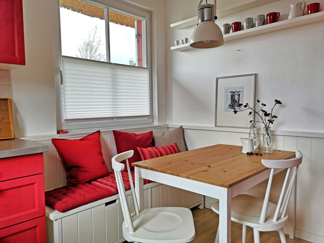 Jede Farbe hat eine Wirkung auf die Psyche
–
ein kräftiges Rot ist ein Hingucker, will aber gut eingebettet sein in die Gesamtkomposition.