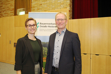 Bauernverbandsvorsitzender Hubert Kucher (r.) mit der Marktexpertin Martina Keck vom Bayerischen Bauernverband.