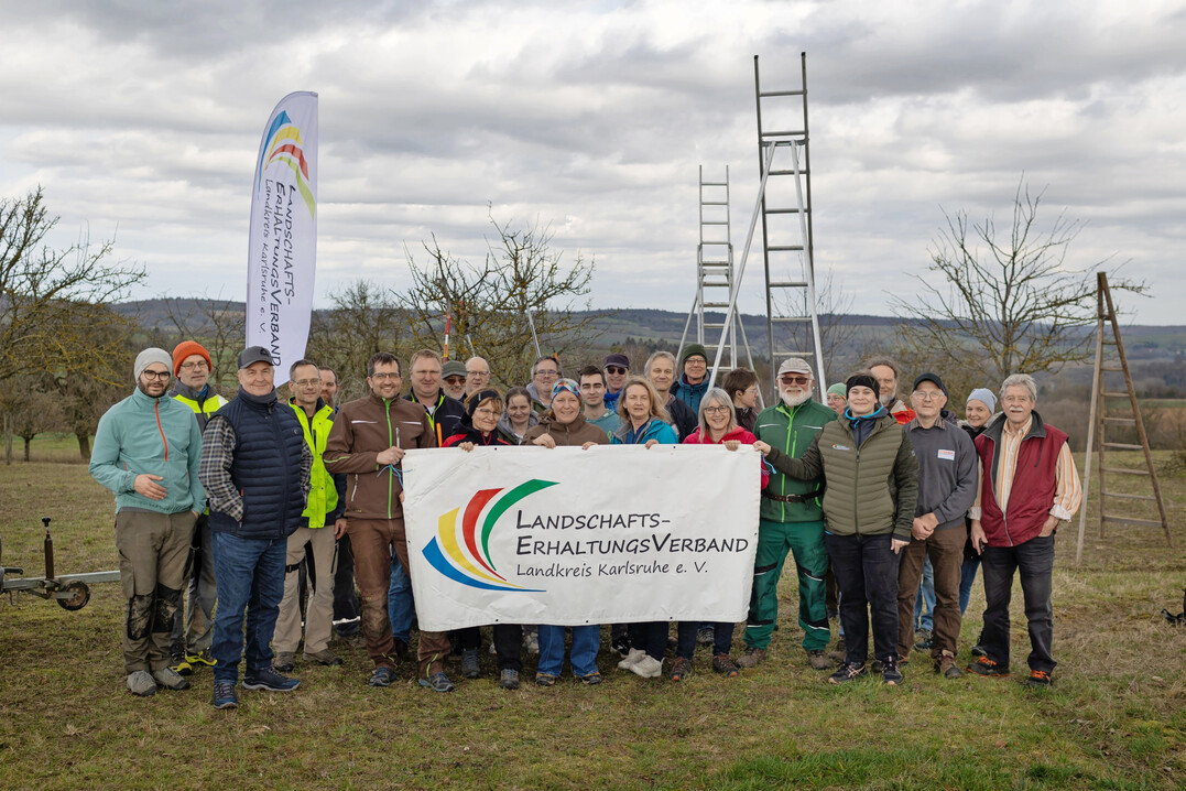Motivierte Streuobstinteressierte in Walzbachtal-J�hlingen.
