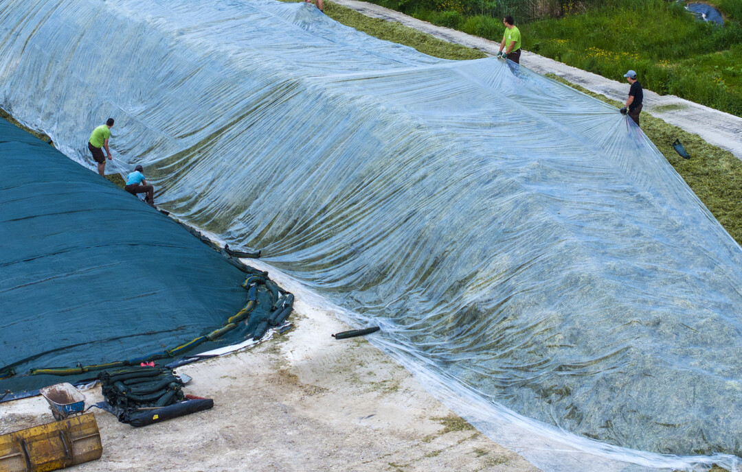 Der rasche und luftdichte Verschluss des Ernteguts ist die Voraussetzung f�r einen erfolgreichen Silierverlauf und eine gute Futterqualit�t.