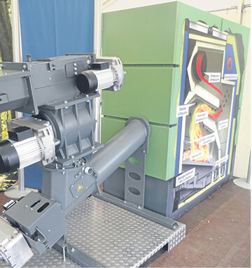 Holzhackschnitzelfeuerung mit Treppenrost.