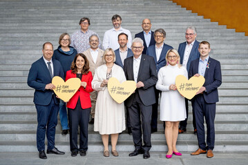 Das Ehrenamt ist wichtig f�r die l�ndlichen R�ume. �Wer Ehrenamt st�rkt, sichert Zukunft vor Ort�, bringt es Lars Ruschmeyer (ganz rechts), Vorsitzender des BDL auf den Punkt.