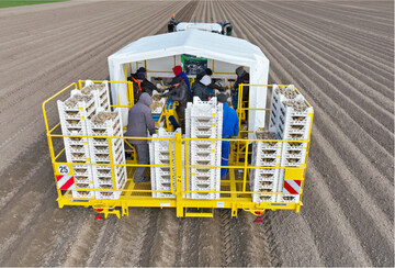 Ropa hat nun eine vierreihige Pflanzmaschine für vorgekeimte Kartoffeln im Programm.