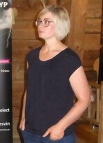 Kim Krug hält mit ihrer Familie auf dem unterfränkischen Betrieb in Polsingen 600 Zuchtsauen. Um noch bessere Ergebnisse bei den Sauen und ihrem Nachwuchs zu erzielen, soll demnächst die Genetik der Tiere gewechselt werden.Bisher sind es Sauen dänischer Abstammung. Fami