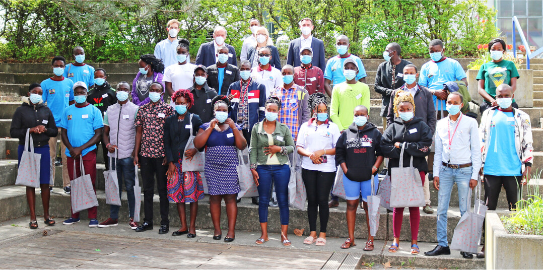 Premiere bei den Praktikantenprogrammen: 30 junge Frauen und M�nner aus Kenia lernen die Landwirtschaft in S�ddeutschland kennen.