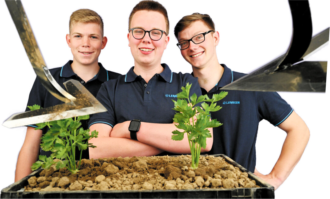 Tom Conrad, Nils Wetzels und Vincent van Husen hoffen, dass ihre Mini-Hacke eine �konomisch und �kologisch wertvolle Hilfe f�r Landwirte darstellt.