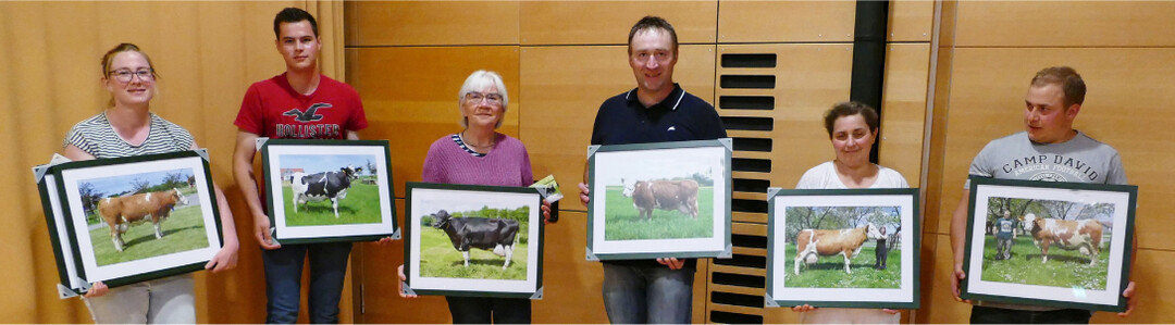 Die Besitzer der 100.000-Liter-K�he (v. l.): Nele K�mmerer, Lewin Klenk, KNH H�rlebach; Doris Frank, Hofwiesenmilch; Daniel Balmberger,� Balmberger GbR; Margit und Markus Heilmann, Heilmann GbR.