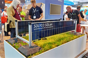 Neues PV-Gr�ndach-Kombisystem mit bifazialen Modulen von Solyco, Berlin.