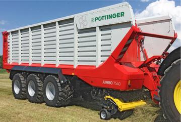 Die neuen Jumbo-Ladewagen von P�ttinger sind f�r Traktorleistungen bis 500 PS ausgelegt.