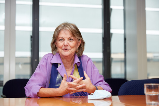 Elisa Ferreira trat in Vertretung der zust�ndigen Gesundheitskommissarin�Stella Kyriakides�vor das EU-Plenum.