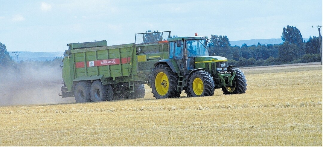 Die Stoppelkalkung ist ein wichtiges Element, wenn es darum geht den Boden stabil und ertragreich zu halten.