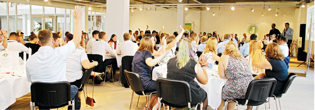 Die Junglandwirte diskutierten intensiv auf dem Brunch des Deutschen Bauerntag.