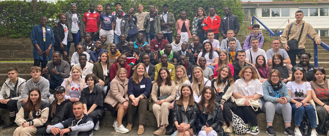 Die Praktikantinnen und Praktikanten aus Kenia und der Ukraine w�hrend der Einf�hrungstage in der Deula in Kirchheim.