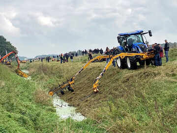 Maschinenvorf�hrung am 8. Oktober: Schon zum elften Mal findet diese Spezialvorf�hrung der LWK Niedersachsen in Hausstette, Landkreis Vechta, statt. Erwartet werden Besucherinnen und Besucher aus ganz Deutschland und dem benachbarten EU-Ausland. 