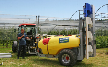 Auf dem Weg zu einem gezielteren Pflanzenschutz kommt immer mehr digitale Technik ins Spiel. Ein neuer Prototyp eines Spr�hger�ts setzt auf die Erfassung des Baumvolumens, um erg�nzt mit weiteren Daten die Mittel m�glichst zielgenau anzuwenden.