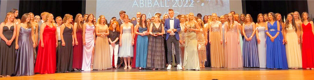 Gro�e B�hne f�r einen besonderen Jahrgang: die diesj�hrigen Abiturienten der Richard-von-Weizs�cker-Schule in der �hringer Kultura.