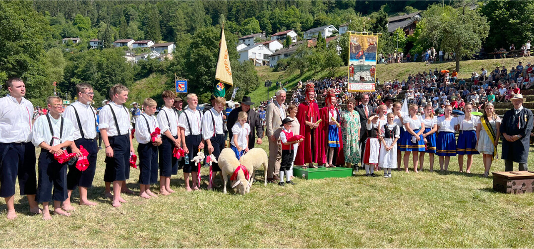 Das Wildberger Sch�ferk�nigspaar mit allen Teilnehmerinnen und Teilnehmern. �