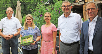 Beleuchten den Milchmarkt von allen Seiten (v.l.) Dr. Markus Albrecht, zweiter Vorsitzender der S�ddeutschen Butter- und K�se-B�rse e.V. Kempten, Sandra M�hlbauer, LfL Bayern; Lea May, Referentin im MLR; Gesch�ftsf�hrer Clemens R�ck und Dr. Valentin Sauerer, Vorsitzender der B�rse.