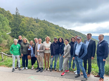 Bei dem Treffen wurden auch Weideflächen vor Ort in Augenschein genommen.