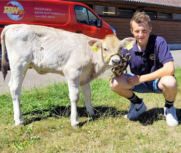 Topseller der Zuchtk�lber  ein Bloomlord Anibay-Kalb mit gl�cklichem neuen Besitzer.