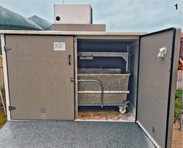 Sachgemäß gelagert: Der Edelstahlbehälter ist von hinten vom Betrieb zu befüllen. Die Entsorgungsunternehmen können die Tiere dann von vorne entnehmen. Der Behälter ist groß genug für eine Sau.