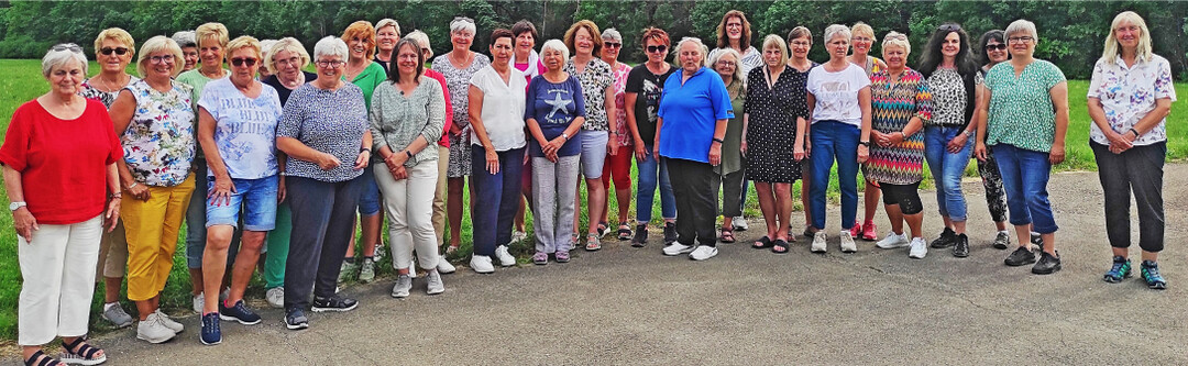 Landfrauen der Region Burladingen im Zollernalbkreis besuchten auf ihrer Lehrfahrt die Fachwerkstadt Bad Urach und machten einen Abstecher auf den Biolandhof Bleiche mit Gem�seg�rtnerei.�