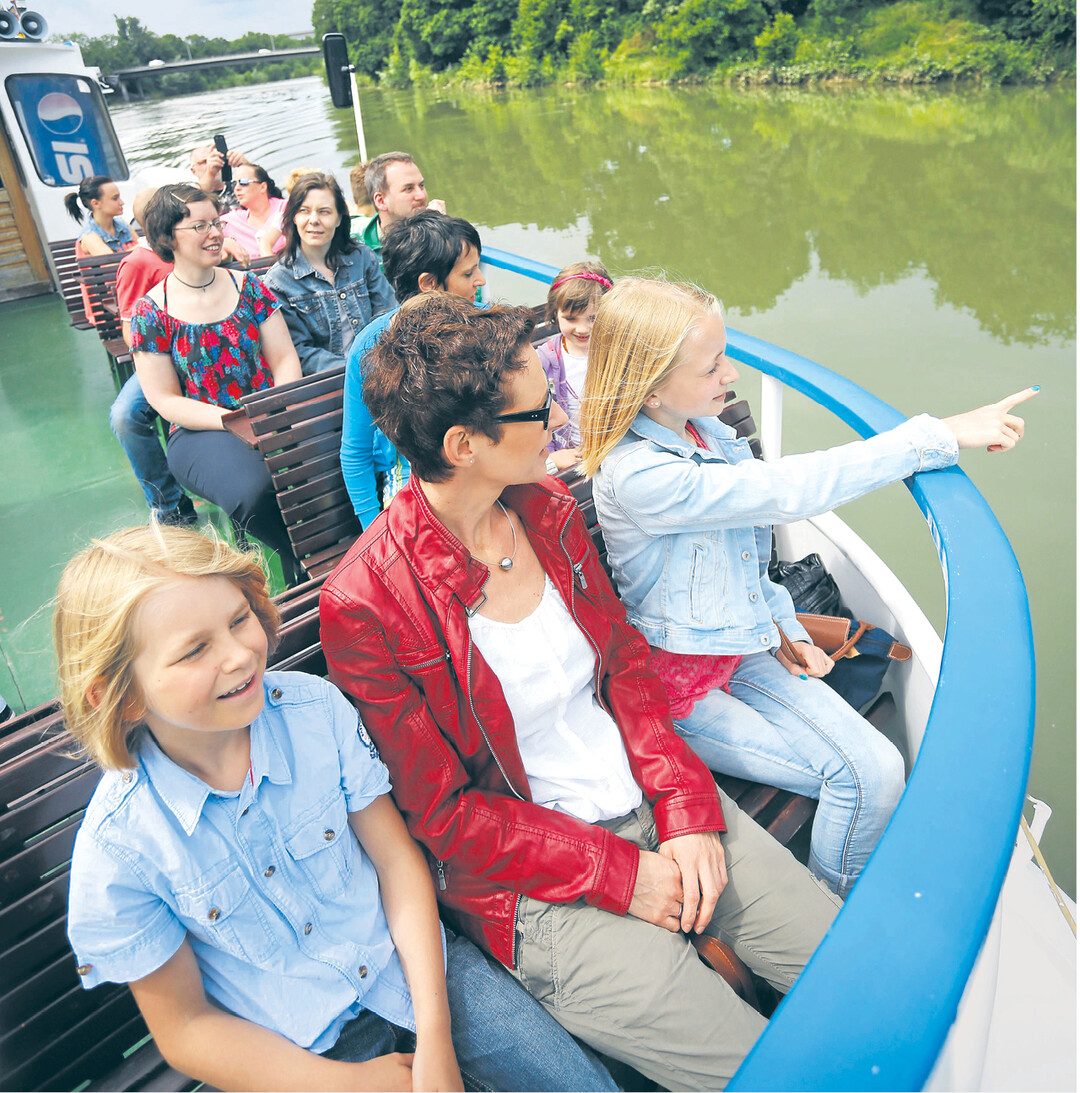 Eine Fahrt auf dem Neckar bietet sich f�r einen Familienausflug geradezu an. Das gesamte Sommerferien-Programm gibt es unter www.neckarkaeptn.de